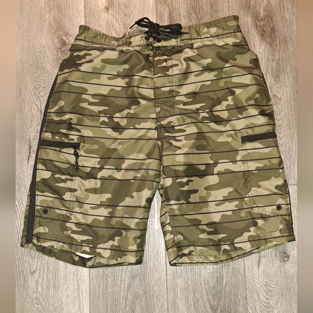 Men's Wave Zone Camouflage Cargo Style Swim Shorts, 3 Pockets, Two Zip, Sz LG
